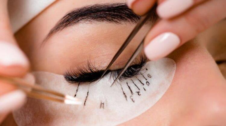 Do Eyelashes Grow Back? And How Long Does It Take?